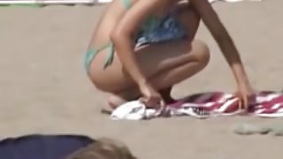 Candid beach babe is playing volley ball in bikini 04w