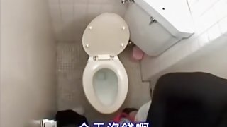 Teenage Japanese slut gave a BJ and got fucked in a toilet