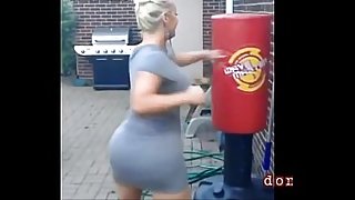 Fine super big booty white women twerk