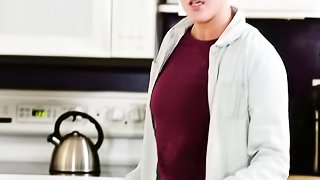 Cum lover caught in the kitchen