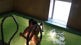 Sex with super sexy girlfriend in the pool
