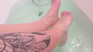 Big feet bathing