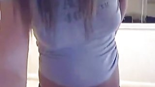 immature swarthy bitch shows her lapdance skills